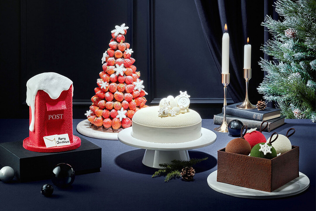 하얀 눈 소복한 빨간 우체통… 케이크...