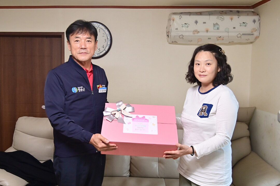 여섯째 아이 탄생에 축하는 넘치는데… 장려금은 ‘지연 통보’