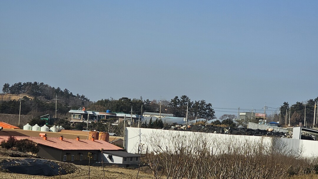 1004섬 신안군, 군민은 버리고 폐...