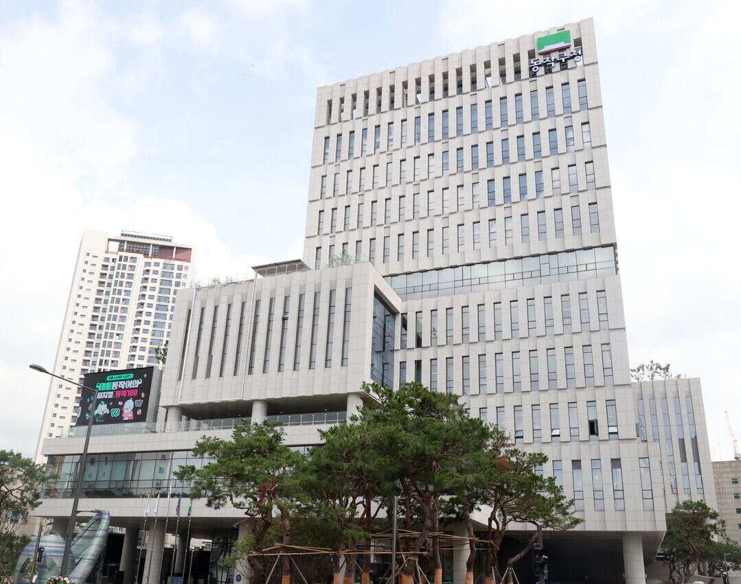 동작구, 전신주 이설 속도…통행 불편...