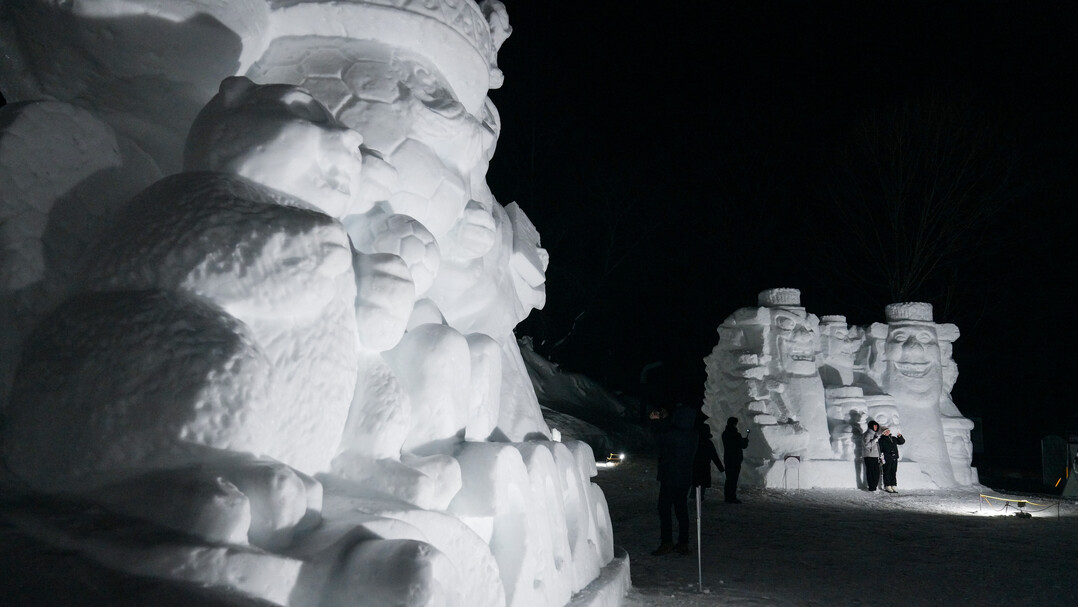 겨울밤까지 열어둔 태백의 설경…눈축제 야간 관람 호응