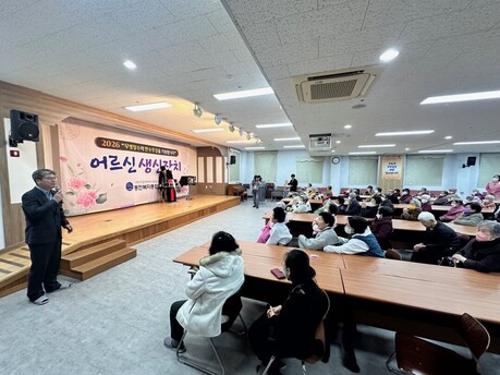 창원시 교통건설국, 설 맞아 동진노인복지시설 방문…어르신 위로와 나눔 실천