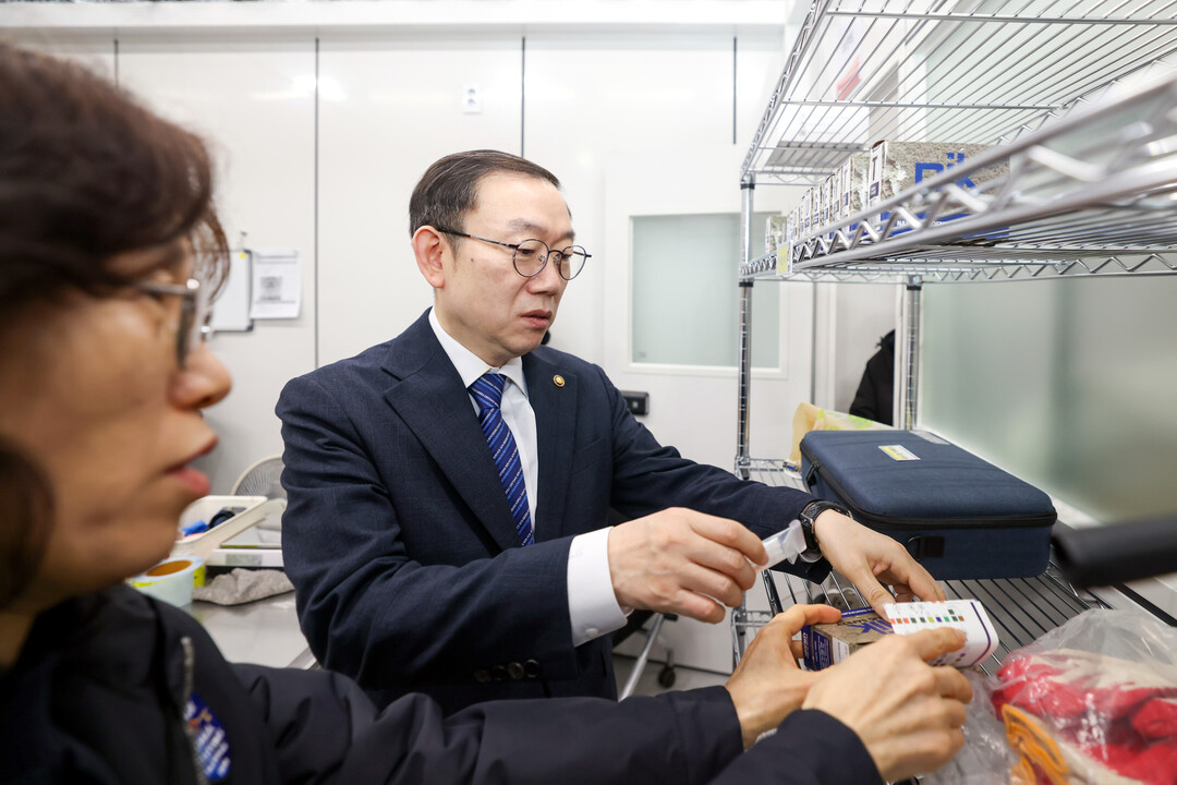 [포토] 이명구 관세청장, 국제우편물...