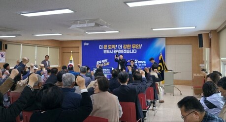 김산 ‘8년 군정’ 전면 도마…선거법·관권·측근 구속까지 ‘복합 악재’