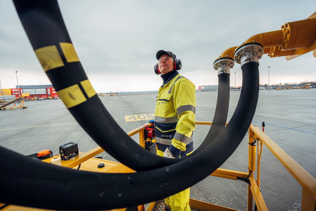 DHL, IAG 카고와 지속가능항공유...