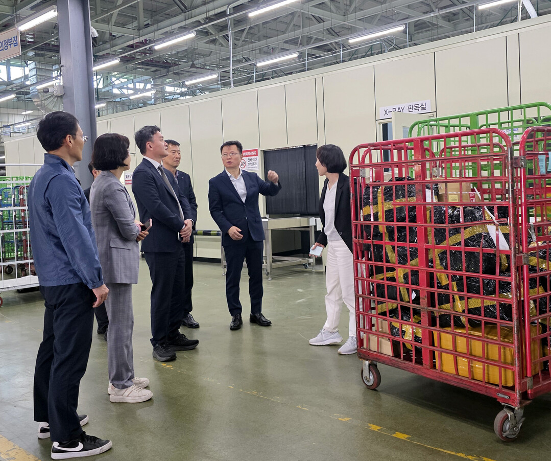 관세청 차장, 안양 우편집중국 방문해...