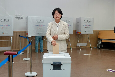 박희정 포항시장 후보, 사전투표 참여… “정당 아닌 일할 사람 선택해 달라”
