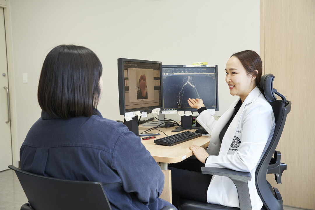 걷다 쉬기를 반복하는 다리 통증, ‘말초동맥질환’ 위험 신호임을 인식해야