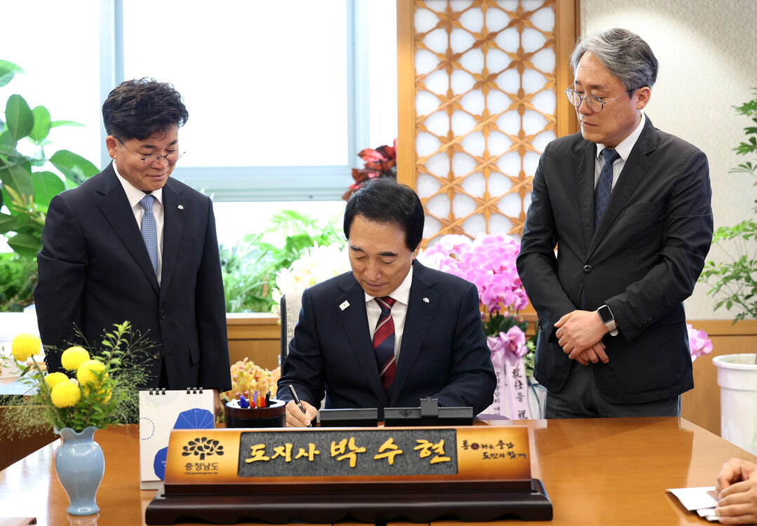 '1호 결재' 꺼낸 박...