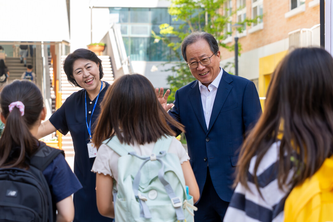 김석준 부산시교육감 1일 초등학교 개...