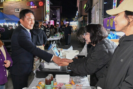 화천군 화천읍 '먹장놀장' 야시장 성황